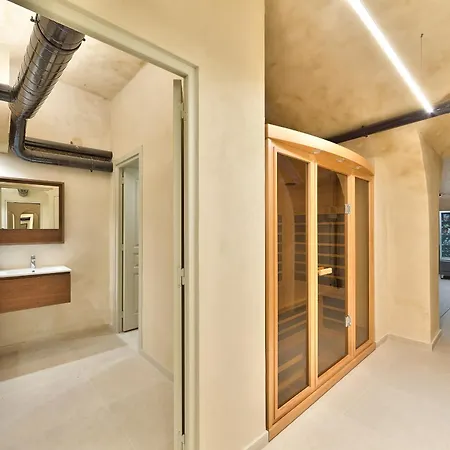 141 - Beautiful Flat Triangle D Or Champs Elysees Apartment