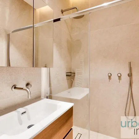 Appartamento 141 - Beautiful Flat Triangle D Or Champs Elysees *